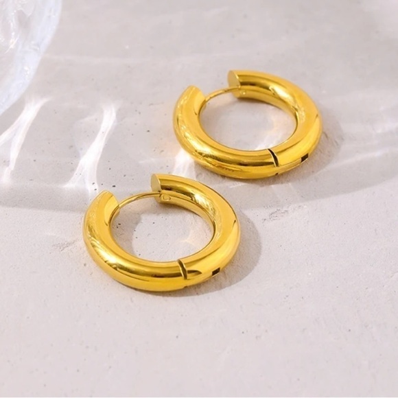 NEW Simple Chunky Round Gold Hoop Earrings - Picture 2 of 14
